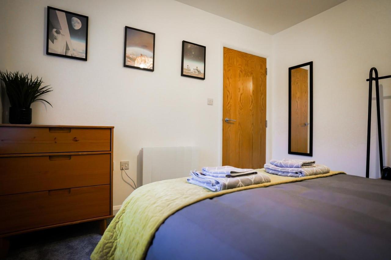 Neon Road At Park House Peterborough City Centre Apartment Dış mekan fotoğraf
