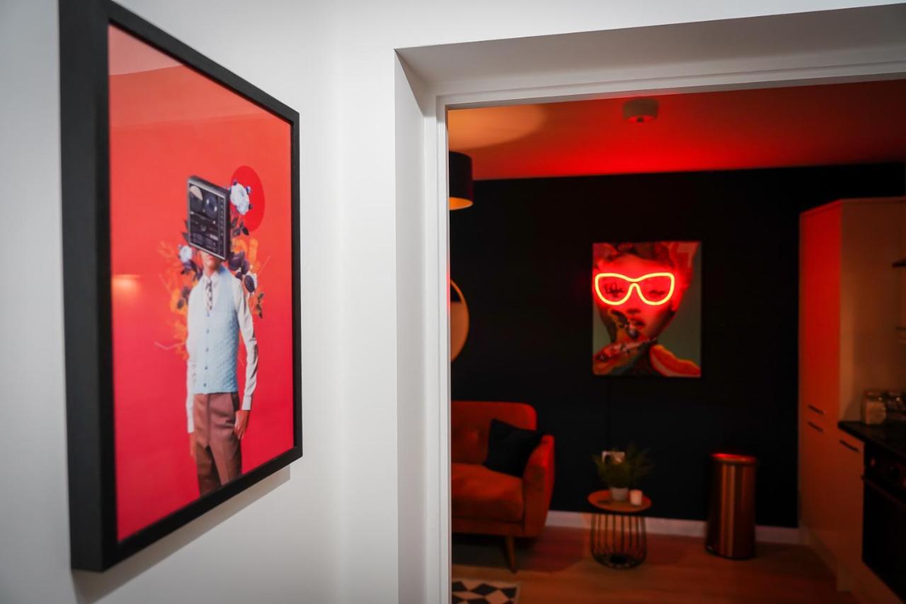 Neon Road At Park House Peterborough City Centre Apartment Dış mekan fotoğraf