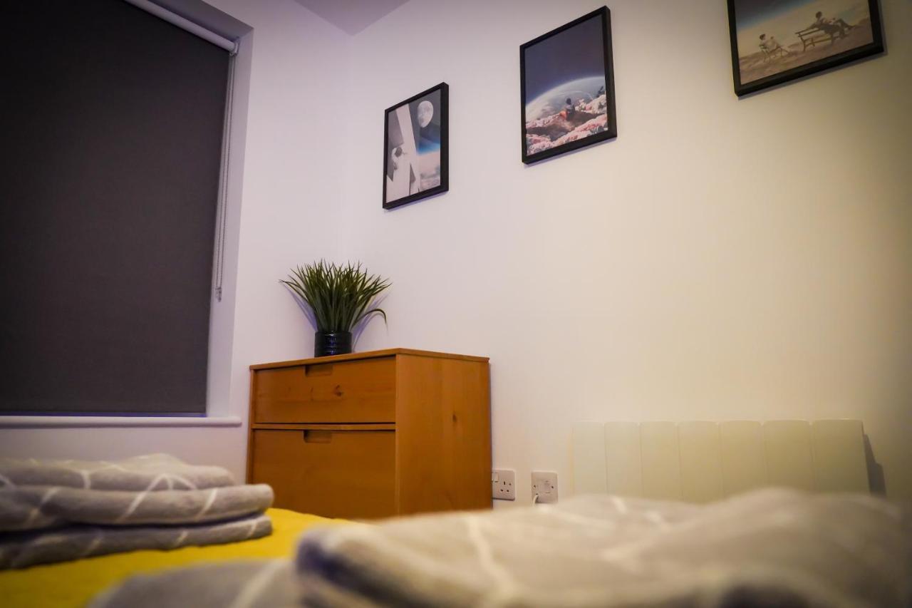 Neon Road At Park House Peterborough City Centre Apartment Dış mekan fotoğraf