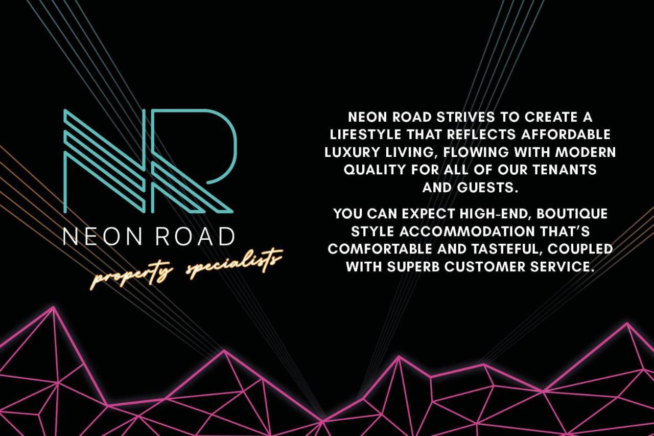 Neon Road At Park House Peterborough City Centre Apartment Dış mekan fotoğraf